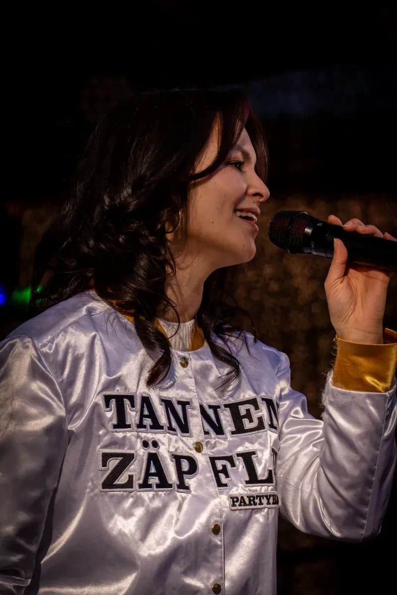 Sängerin live auf der Bühne